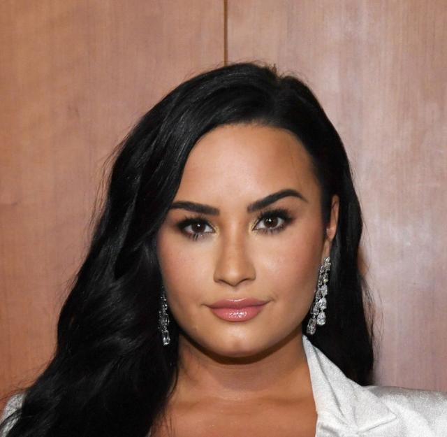 The hairline of Demi Lovato