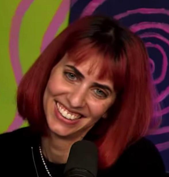 The hairline of Hila Klein