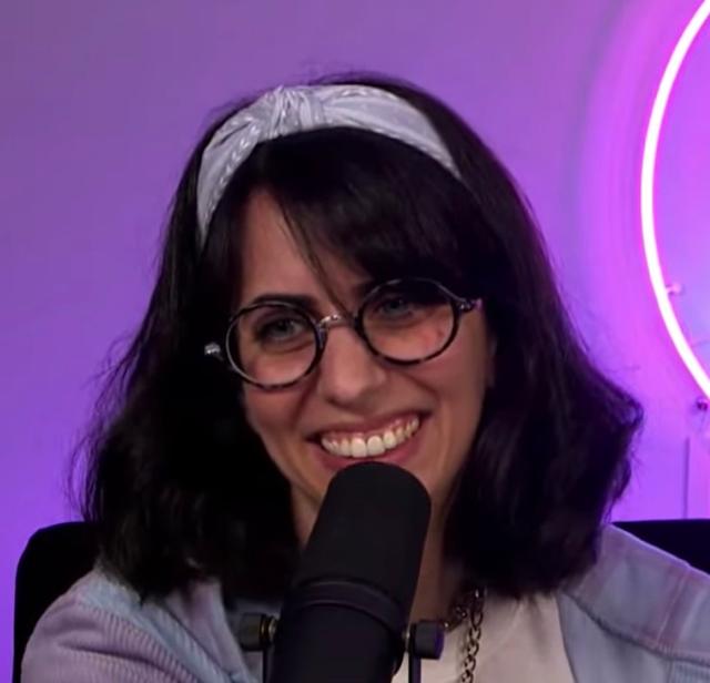 The hairline of Hila Klein