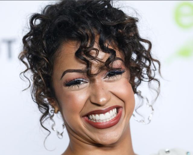 The hairline of Liza Koshy